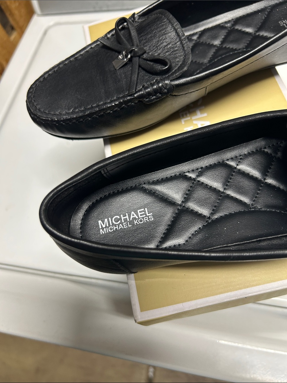 Michael Kors Black Leather Bow Moccasin Loafers. 7M - Picture 5 of 5